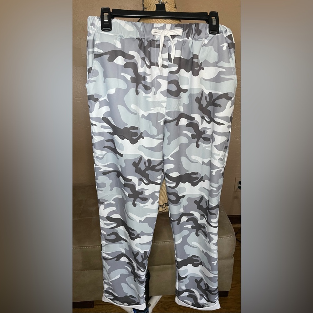 Gray Camouflage Joggers elastic waist with tie Sz Large Casual and Comfy